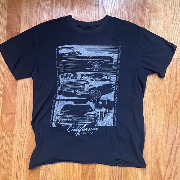 Hollister Graphic Tee - Picture 1 of 3